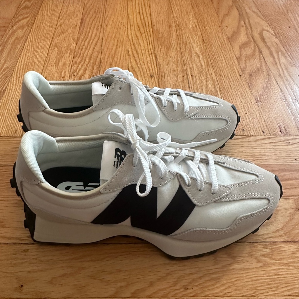 NEW! New Balance Women’s Classics Sneakers